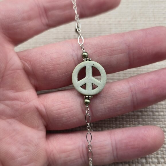 7.5 Inch Sterling Silver Jade Stone Peace Symbol Bracelet A6472 - Picture 3 of 5